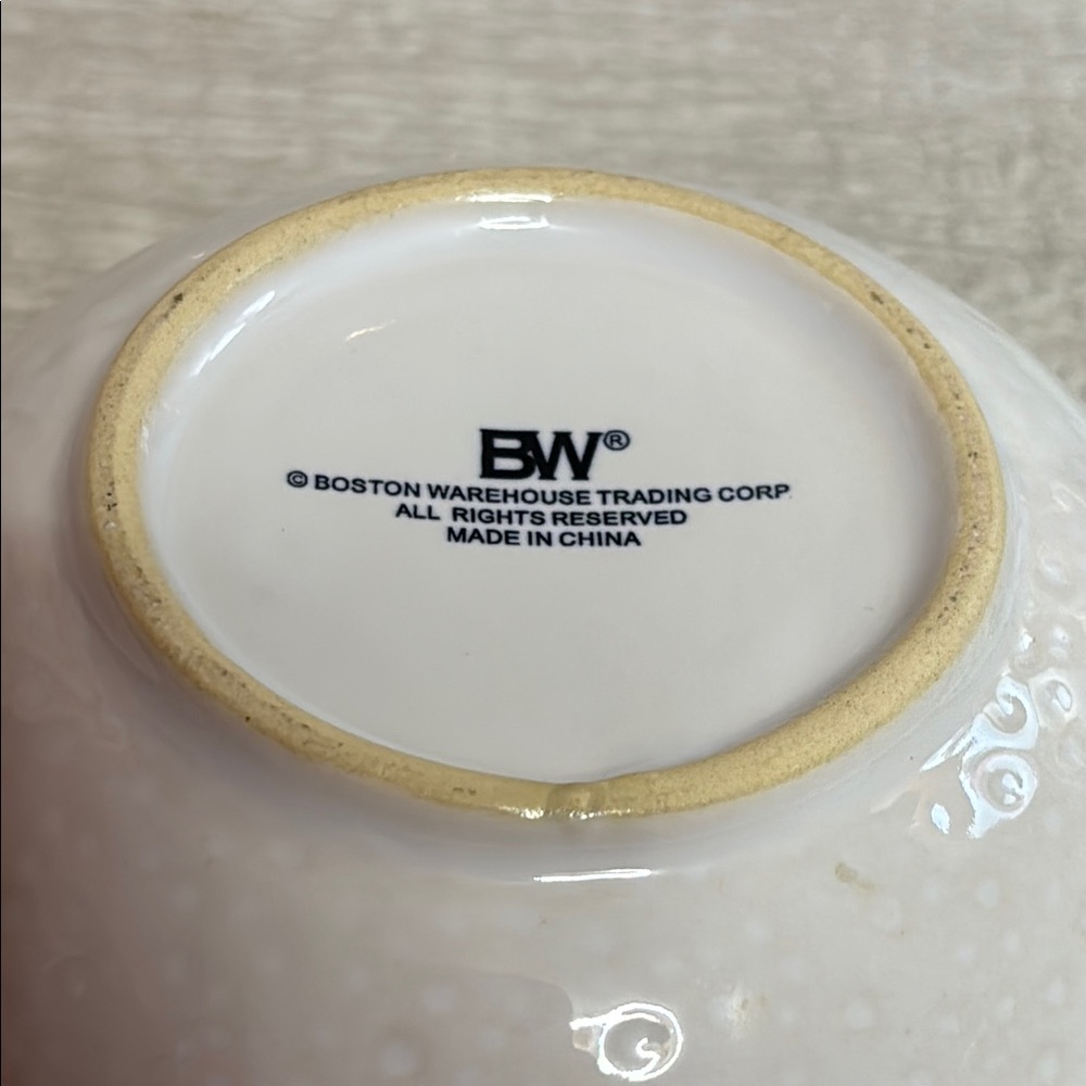 White Ceramic Bowl with Textured Design - Picture 3 of 4